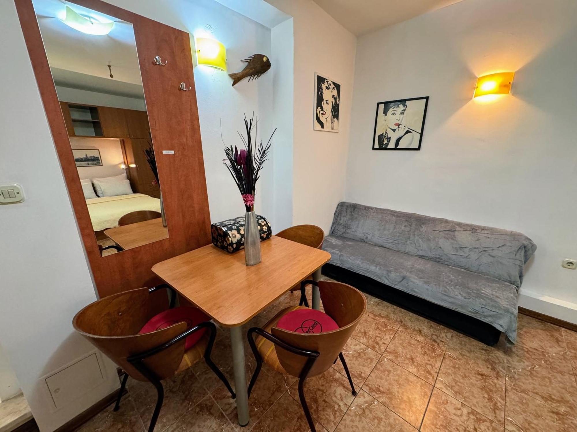 Grgur Studio Apartments Сплит Экстерьер фото