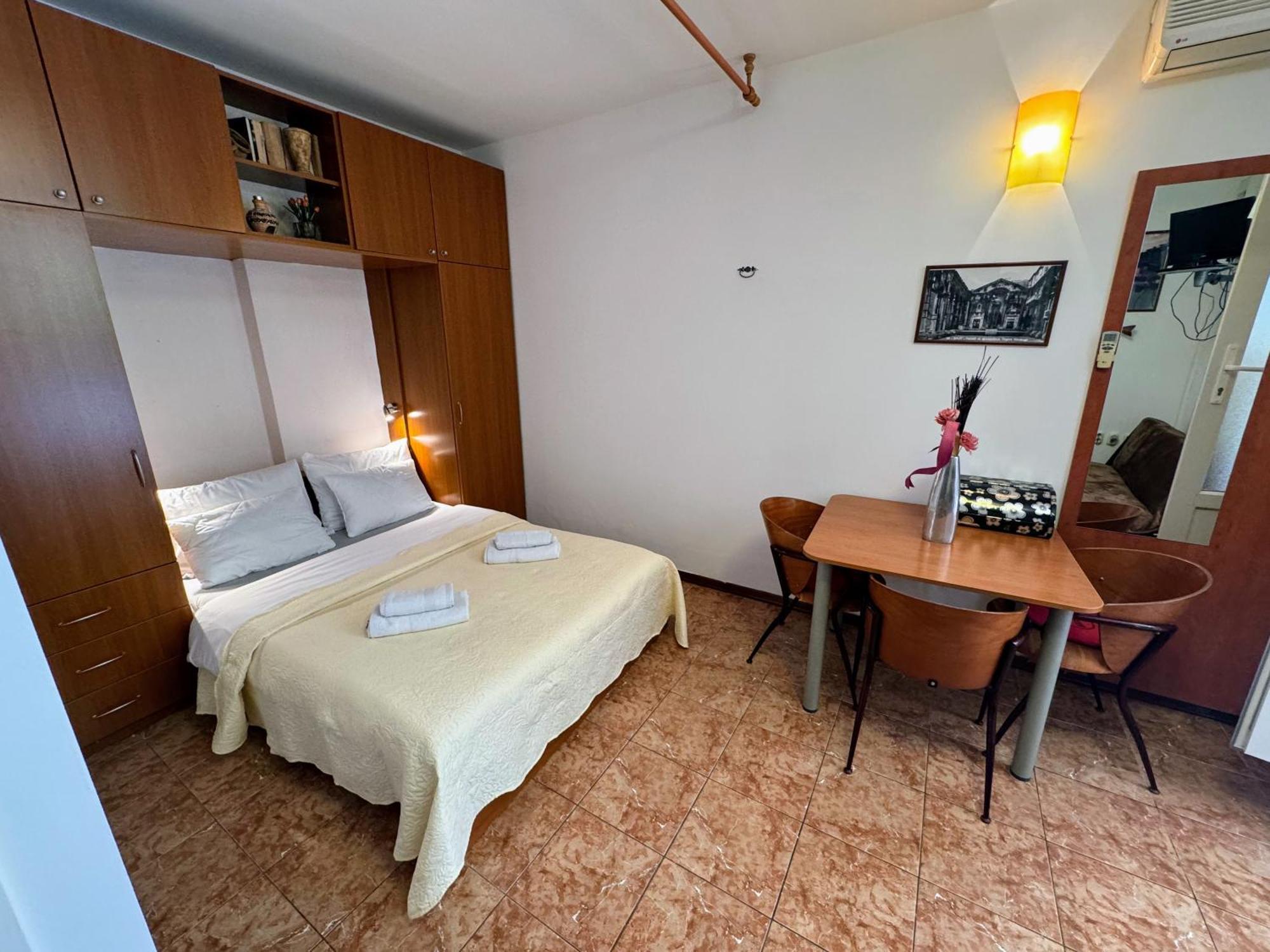 Grgur Studio Apartments Сплит Экстерьер фото