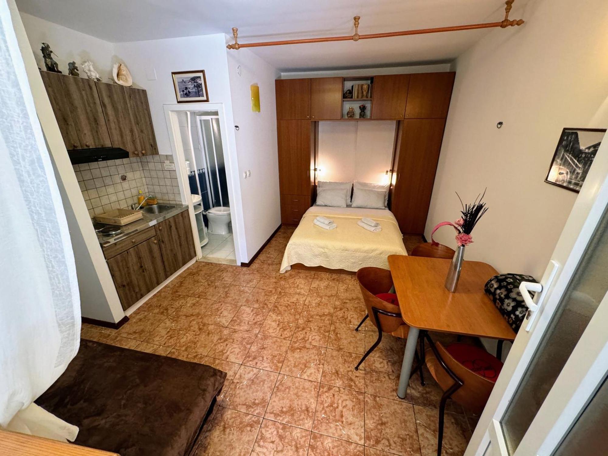Grgur Studio Apartments Сплит Экстерьер фото